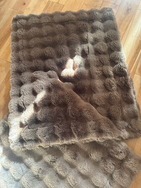 lola Plush Faux Fur Pet Blanket in Brown